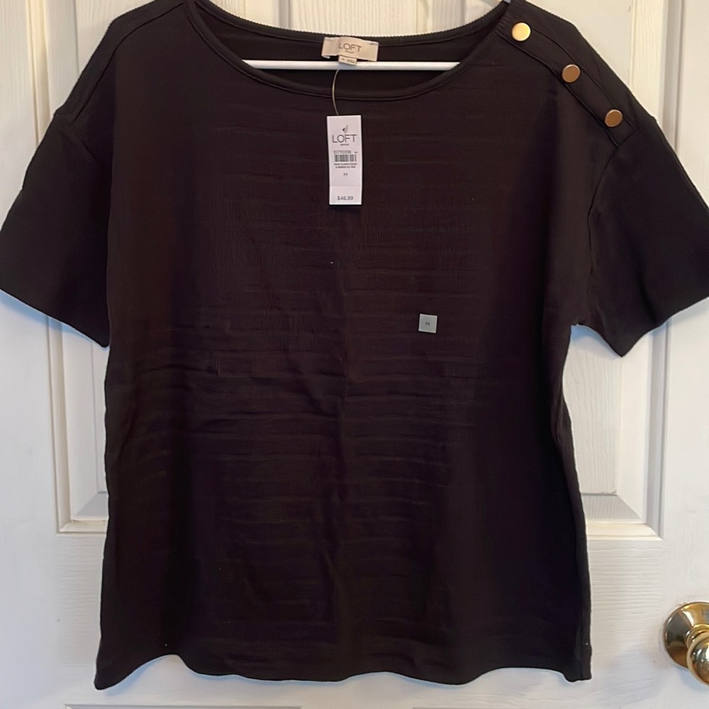Short sleeve black sweater with brushed gold detail buttons